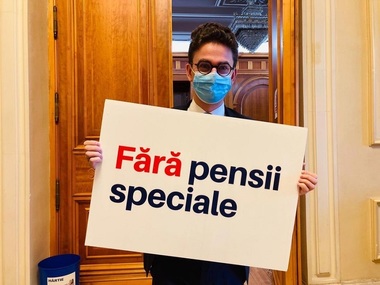 Deputatul USR Iulian Bulai: Am ajuns la Parlament pentru a-mi da demisia. USR are un proiect legislativ pentru eliminarea pensiilor speciale. Blocat de PSD. Pentru că nu am reuşit să le eliminăm, ne dăm demisia