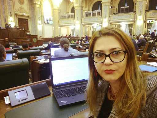 Presadă: Alegerile au fost pierdute de USR-PLUS, nu câştigate de PSD sau PNL. Domnilor Barna, Năsui, Ghinea, Voiculescu şi cei care sunteţi în această gaşcă, aroganţa voastră şi nepotismul ne-au adus aici. Ne lipseşte asumarea