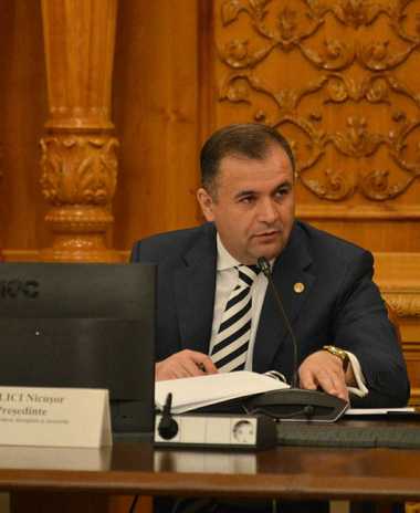 Ministrul Dezvoltării, şeful Cancelariei premierului, doi actuali parlamentari, un medic şi un consilier judeţean ar urma să obţină mandate de parlamentar de Vrancea/ Un alt mandat ar putea reveni fie unui director din ARR, fie unui poliţist pensionat