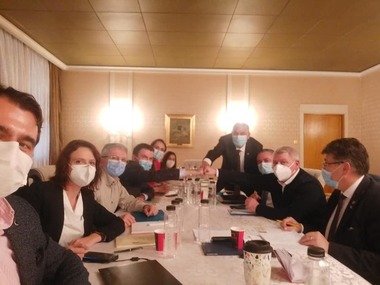 Prima zi de negocieri între PNL, USR-PLUS şi UDMR s-a finalizat/ Liderii celor trei formaţiuni anunţă că doresc ”o formulă de guvernare stabilă României, care să asigure cele mai bune soluţii pentru ieşirea din criză”