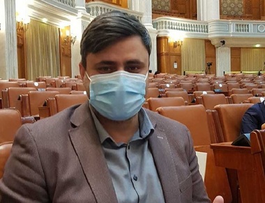Deputat USR: PNL a venit la discuţii şi a zis ”Noi avem deja premierul şi preşedintele Camerei Deputaţilor, hai să înceapă negocierea!”. Facem guvern cu PNL, nu în jurul PNL, că PNL nu e pom de Crăciun şi nici noi nu suntem pe post de globuri