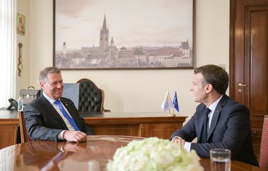 Klaus Iohannis, urări de sănătate pentru preşedintele Franţei
