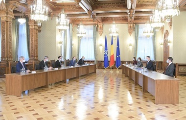UPDATE -  Iohannis către PNL-USR-PLUS-UDMR: Felicitări pentru formalizarea coaliţiei / Cîţu: Sunt gata să îmi asum guvernarea / Am prezentat şi cum văd lucrurile imediat după votul de mâine seară în Parlament, la prima  şedinţă de Guvern - FOTO, VIDEO