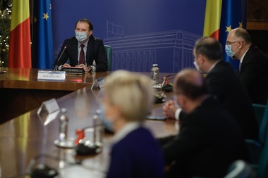 Cîţu, în prima şedinţă de Guvern: Am ajuns şi aici. Au fost două săptămâni grele/ Mulţumesc pentru tot ce aţi făcut în această perioadă/ Eu sunt sigur că o să fie o guvernare stabilă şi de lungă durată