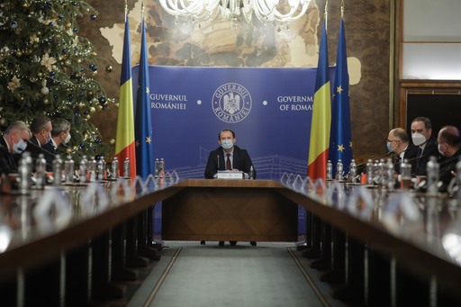 Cei mai mulţi miniştri îşi preiau joi portofoliile/ Premierul Florin Cîţu participă la ceremonia de predare-primire la Ministerul Finanţelor