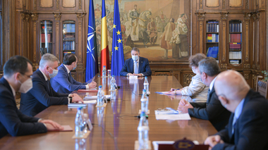 Şedinţă de lucru convocată de preşedintele Klaus Iohannis pe tema gestionării epidemiei de COVID-19