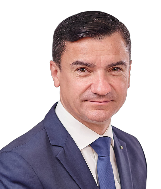 Mihai Chirica contestă numirea fostului deputat PSD Camelia Gavrilă la conducerea unui colegiu de elită din Iaşi/ Gavrilă a condus unitatea până în 2012