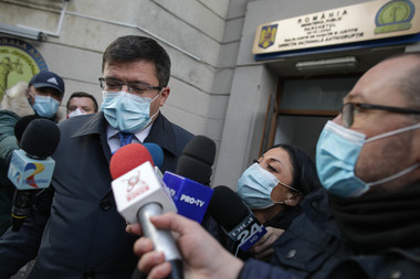 Costel Alexe le-a spus colegilor din PNL Iaşi că se aşteaptă şi la alte dosare la adresa sa, dar că el se va concentra să facă treabă în fruntea judeţului

