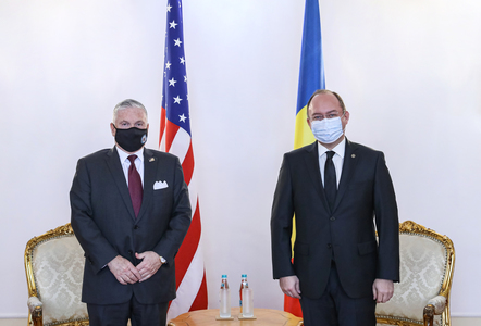 Ambasadorul SUA la Bucureşti Adrian Zuckerman îşi încheie misiunea la Bucureşti. El a fost primit de ministrul de Externe Bogdan Aurescu în vizită de rămas bun