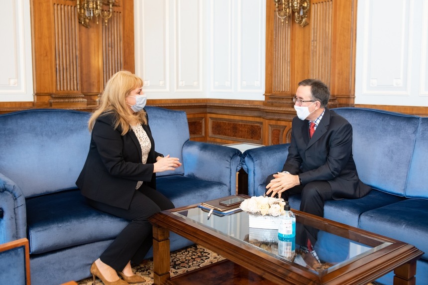 Preşedinta Senatului Anca Dragu a discutat joi cu ambasadorul Marii Britanii la Bucureşti Andrew Noble despre colaborarea româno-britanică post Brexit