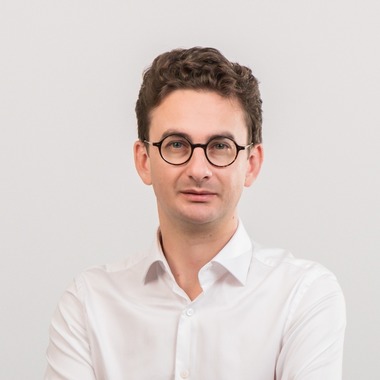 Iulian Bulai (USR): Dacă Eminescu ar fi trăit astăzi, ar fi semnat pentru “Fără penali în funcţii publice”, ar fi eliminat pensiile speciale, ar fi desfiinţat inspectoratele şcolare, ar fi vrut să construim mai repede autostrada A8. La mulţi ani, Mihai!