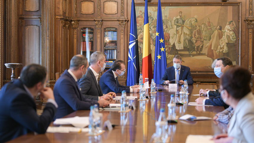 Klaus Iohannis are joi o şedinţă de lucru cu premierul, vicepremierul Dan Barna, ministrul de Finanţe şi cel al Fondurilor Europene