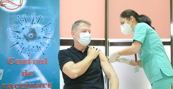 Klaus Iohannis a făcut vineri a doua doză de vaccin împotriva COVID-19