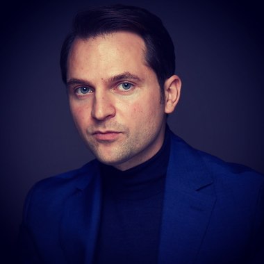Deputatul PNL Sebastian Burduja a depus vineri un proiect de lege prin care parlamentarii să fie sancţionaţi cu 10% din indemnizaţia brută pentru absentarea nemotivată