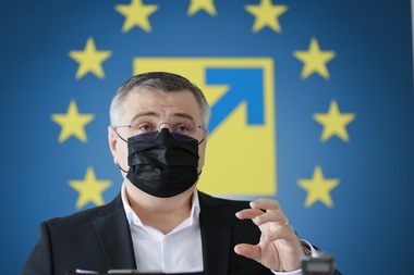 Preşedintele organizaţiei municipale a PNL Buzău îl acuză pe Marcel Ciolacu de dublu limbaj – unul la Bucureşti şi altul pe plan local: Eu nu m-am lămurit când trebuie să îl luăm în serios, atunci când spune sau atunci când face