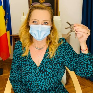 Primarul din Câmpulung Muscel a schimbat yala de la Casa de oaspeţi a Primăriei, care nu era folosită în scopul pentru care a fost înfiinţată/ Chei aveau doar fostul primar, un fost şofer, un fost consilier PSD, iar oaspeţii erau cazaţi la pensiuni 