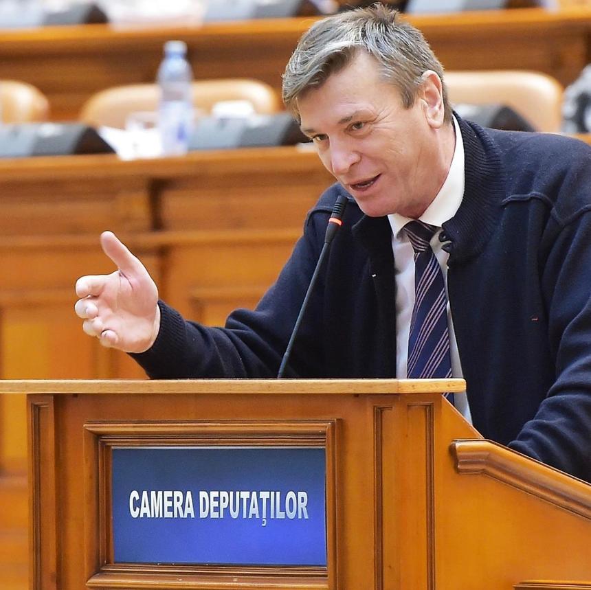 Deputatul PNL care a votat pentru moţiunea simplă împotriva lui Vlad Voiculescu: A fost o greşeală. Sunt într-o zonă fără semnal şi mă conectez foarte greu la Camera Deputaţilor