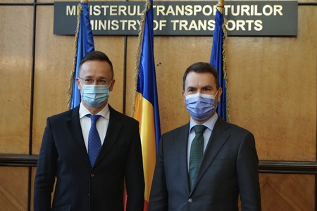 Cătălin Drulă a discutat cu ministrul ungar de Externe  Péter Szijjártó despre proiectele de investiţii în infrastructură rutieră şi feroviară, transportul rutier, reducerea timpilor de aşteptare la frontieră pentru transportul feroviar, dar şi transportu