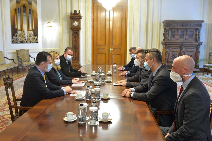 Orban şi Dragu s-au întâlnit cu reprezentanţii IVECO: Prioritatea actualei coaliţii de guvernare o reprezintă investiţiile