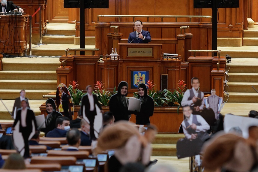 UPDATE - Camera Deputaţilor - Cîţu: Mă contestă slugile lui Dragnea / Ciolacu: Sunteţi campionul absolut al urii. Duceţi-vă acasă! / Final de şedinţă - Cîţu: Dragi pesedişti, puneţi mâna pe carte! Orban: Mai lucraţi un pic la butaforie - VIDEO, FOTO