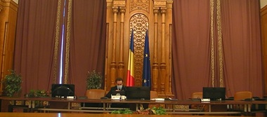 UPDATE Comisia juridică a Camerei a adoptat raport favorabil la proiectul privind desfiinţarea SIIJ / Iniţiativa Guvernului, modificată / Magistraţii pot fi trimişi în judecată numai cu încuviinţarea CSM