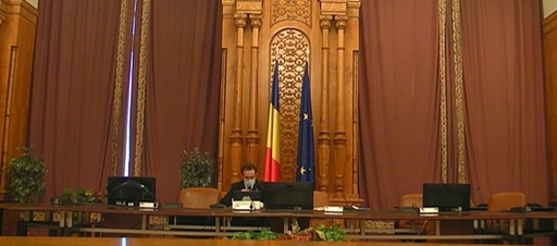 UPDATE Comisia juridică a Camerei a adoptat raport favorabil la proiectul privind desfiinţarea SIIJ / Iniţiativa Guvernului, modificată / Magistraţii pot fi trimişi în judecată numai cu încuviinţarea CSM