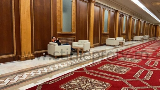 UPDATE - Ministrul Sănătăţii, Vlad Voiculescu, fotografiat fără mască pe holurile Parlamentului / Reacţia fostului consilier onorific al MS, Răzvan Cherecheş: Sunt profund şocat! / Explicaţiile ministrului
