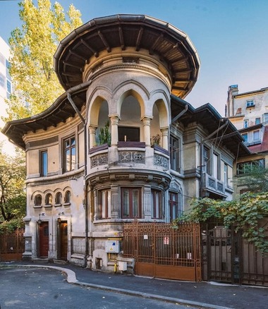 Nicuşor Dan anunţă dezbatere publică pe tema Programului Municipal de Restaurare: Suntem interesaţi să susţinem în special clădirile care pot avea un rol în creşterea economiei locale/ Edmond Niculuşcă: Cel mai inovator şi mai curajos program
