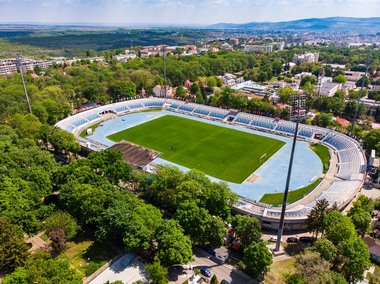 Iaşi: Consilierii locali au respins proiectul privind acordarea sumei de 390.000 de lei pentru echipa de fotbal Politehnica. Edilul liberal Mihai Chirica şi consilierii USR PLUS s-au contrat pe tot parcursul şedinţei