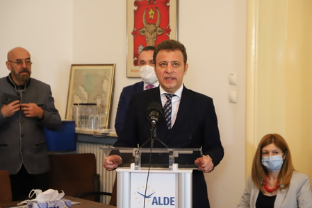 Congres ALDE pentru alegerea noilor structuri de conducere / Daniel Olteanu a fost ales preşedinte / Acesta şi-a propus ca în 2024 ALDE să aibă reprezentanţi în Parlamentul European şi Parlamentul României

