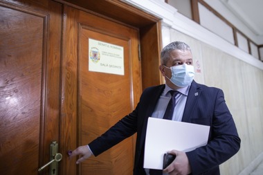 Comisia juridică a Senatului a adoptat raport de respingere pentru cererea DNA privind avizarea urmăririi penale în cazul lui Florian Bodog / USR-PLUS va solicita vot la vedere, în plen