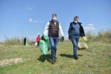 De ziua Pământului, Ciolacu anunţă că săptămâna viitoare va propune Parlamentului o iniţiativă legislativă care să introducă criteriul verde în achiziţiile publice
