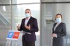 Şefii ieşeni ai USR PLUS îi răspund lui Ludovic Orban, după temerile că Iaşiul rămâne fără buget: Astăzi au trecut mascaţii pe la Primăria Iaşi ca să ridice nişte documente. Nu vă faceţi griji pentru bugetul Iaşiului, ci pentru colegii de partid

