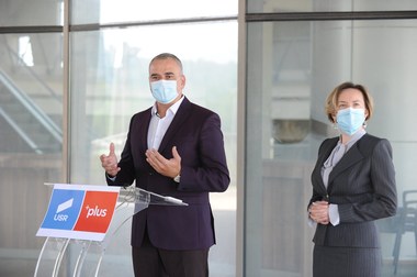 Şefii ieşeni ai USR PLUS îi răspund lui Ludovic Orban, după temerile că Iaşiul rămâne fără buget: Astăzi au trecut mascaţii pe la Primăria Iaşi ca să ridice nişte documente. Nu vă faceţi griji pentru bugetul Iaşiului, ci pentru colegii de partid

