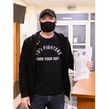 Florin Cîţu a primit de la colegi două viniluri, unul cu Led Zeppelin şi altul cu Foo Fighters: Au fost nişte cadouri pentru onomastica pe care am avut-o duminica trecută
