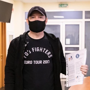 Premierul Cîţu le răspunde unor tineri aflaţi la Vama Veche care ar vrea ca restricţiile de circulaţie să fie instituite mai târziu de 10 seara şi l-au invitat să li se alăture: Vă promit că ne vedem vara aceasta şi în Vamă