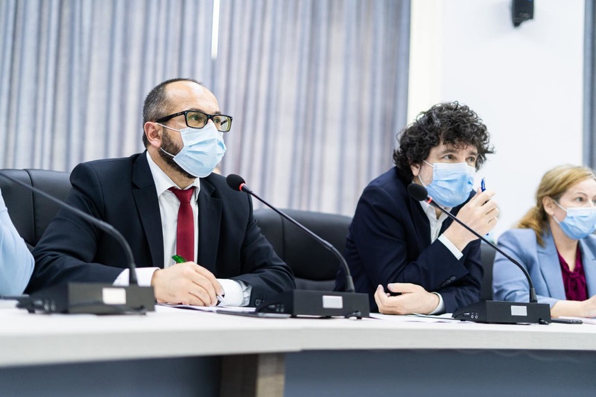 Nicuşor Dan, întâlnire cu reprezentanţii Comisiei Europene pe tema poluării din Bucureşti / Primarul anunţă că-şi doreşte ca o companie de renume să realizeze un studiu despre poluanţi şi să propună măsuri, până în iunie 2022 / Alte măsuri vizate

