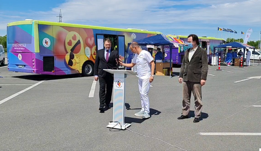 Primul centru de vaccinare drive-thru din Sectorul 4, deschis / Daniel Băluţă: Am venit astăzi aici să fiu alături de colegii mei medici în dorinţa de a da un impuls vaccinării / Primarul anunţă că 140.000 dintre locuitorii sectorului s-au vaccinat

