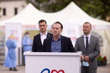 Cîţu, întrebat ce le transmite persoanelor care nu pot să se vaccineze: Aici este o discuţie tehnică despre cine se poate vaccina şi cine nu
