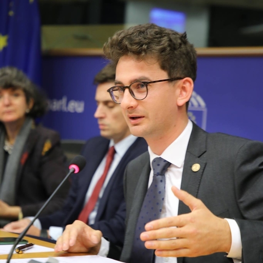 Reacţia deputatului USR de Neamţ Iulian Bulai după prăbuşirea cascadei Bigăr: Vă invit la Neamţ, pe Muntele Ceahlău. După cum vedeţi, Cascada Duruitoarea nu are cum să se prăbuşească. Este durabilă, autentică şi minimalistă