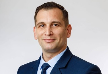 Senatorul USR PLUS Sebastian Cernic cere prefectului judeţului Bacău să trimită Corpul de control la Spitalul Judeţean şi la Spitalul de Pneumoftiziologie din Bacău