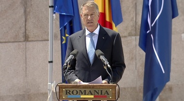 Klaus Iohannis: Avem datoria de a menţine vie memoria Eroilor Neamului şi de a arăta că am înţeles sensul luptei şi jertfei lor supreme
