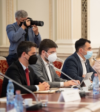 USR PLUS, singurul partid parlamentar care susţine cererea preşedintelui Iohannis de reexaminare a legii care vizează educaţia pentru sănătate