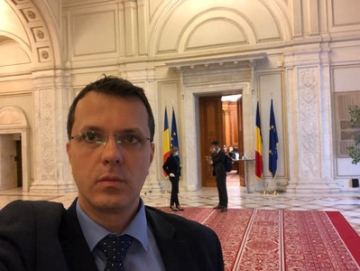 Deputatul USR PLUS Ionuţ Moşteanu, la dezbaterea moţiunii împotriva ministrului Cristian Ghinea, mesaj pentru PSD: Aţi reuşit să adunaţi cea mai mare colecţie de minciuni / Când nu furaţi, minţiţi, când nu minţiţi, furaţi

