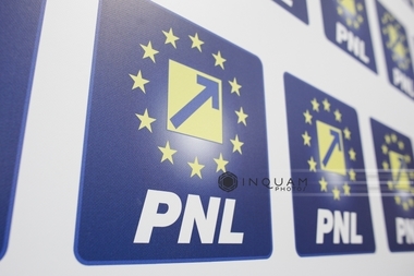 Lideri PNL: Poate ar fi mai eficientă colaborarea premierului cu majoritatea parlamentară dacă ar fi prezent la şedinţele coaliţiei, la şedinţele politice, care sunt o dată pe săptămână. Atitudinea asta de tip Băsescu, complet falimentară - surse
