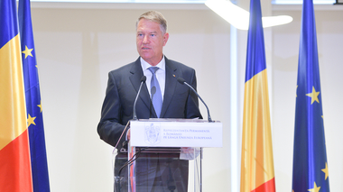  Iohannis în mesajul cu prilejul Zilei Drapelului: Drapelul e parte a identităţii noastre şi semnifică unitatea naţiunii române, independenţa, suveranitatea şi indivizibilitatea statului, legătura neîntreruptă dintre trecutul, prezentul şi viitorul nostru