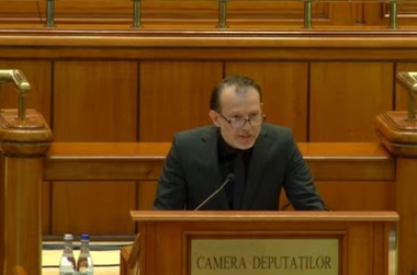 Cîţu: Domnilor de la PSD, ce-mi place mie când vă îngrijorează sărăcia din România, cu cămăşi scumpe şi ceasuri care costă cât un apartament

