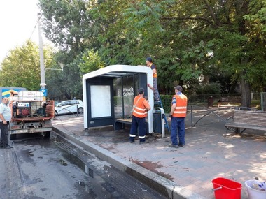 Primarul Capitalei anunţă ” weekend-ul curăţeniei” - 300 de angajaţi ai STB curăţă şi igienizează depourile, adăposturile din staţii şi mijloacele de transport

