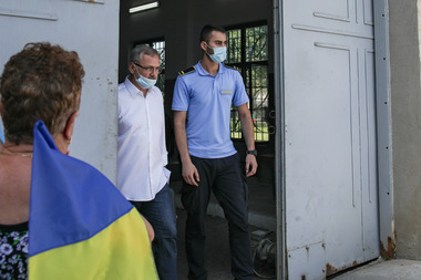 UPDATE - Dragnea a ieşit din penitenciar: A fost o perioadă de suferinţă, abuzuri şi umilinţă / PSD, un partid de operetă, condus de laşi. Nu mai e partid, e în buzunarele SRI / Mă consider deţinut politic /  Voi lucra la firma fiului meu - FOTO / VIDEO
