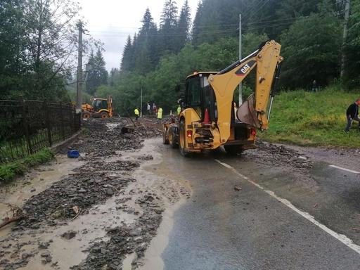 Bode anunţă că s-au înregistrat, din 15 iulie, efecte ale furtunilor în 80 de localităţi din 20 de judeţe, apa fiind scoasă din peste 190 de case / 81 de persoane au fost evacuate şi s-au înregistrat două decese / Către prefecţi: Pericolul nu a trecut